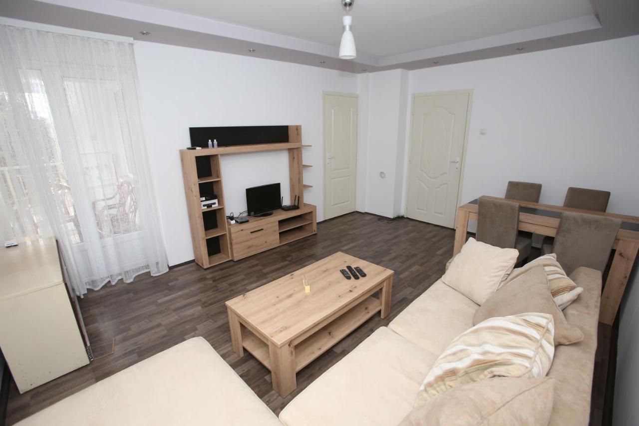 T&A Apartment Paracin Exterior photo